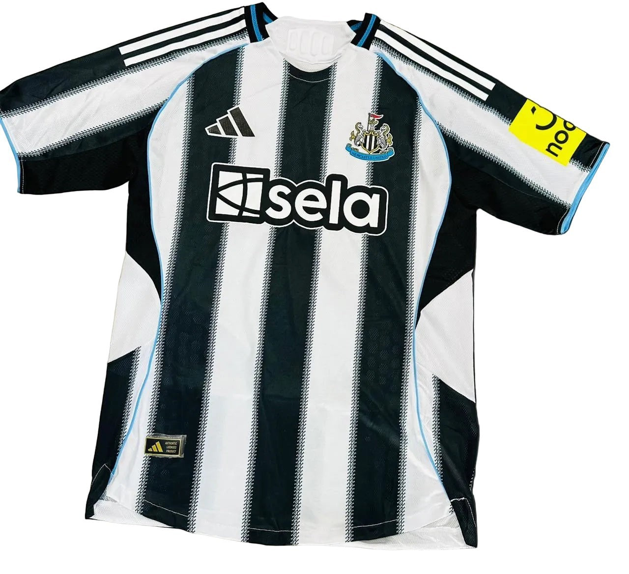 South Steeze Newcastle United FC 2025/26 home jersey in classic black and white stripes with club crest and sponsor.